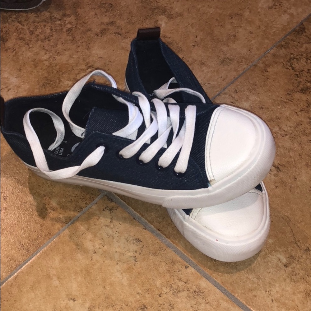 Boys shoes size 3